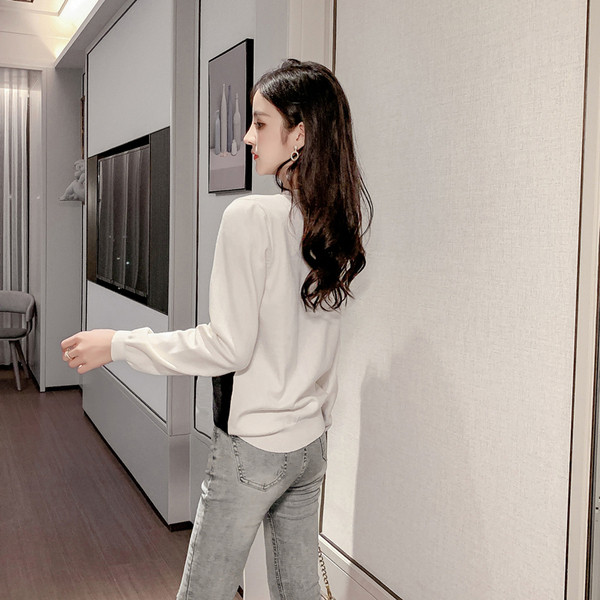 Modern női pulóver gombokkal és O-nyakkal