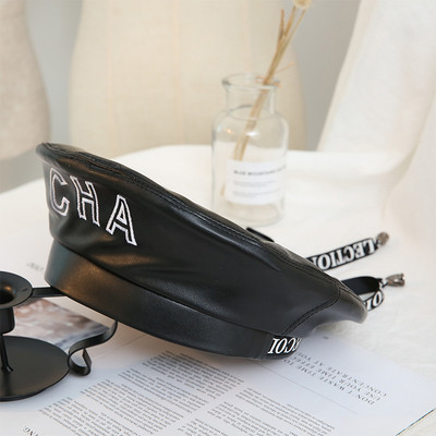 Μοντέρνο γυναικείο μπερές από συνθετικό δέρμα σε μαύρο, γκρι, λευκό, ροζ και καφέ χρώμα