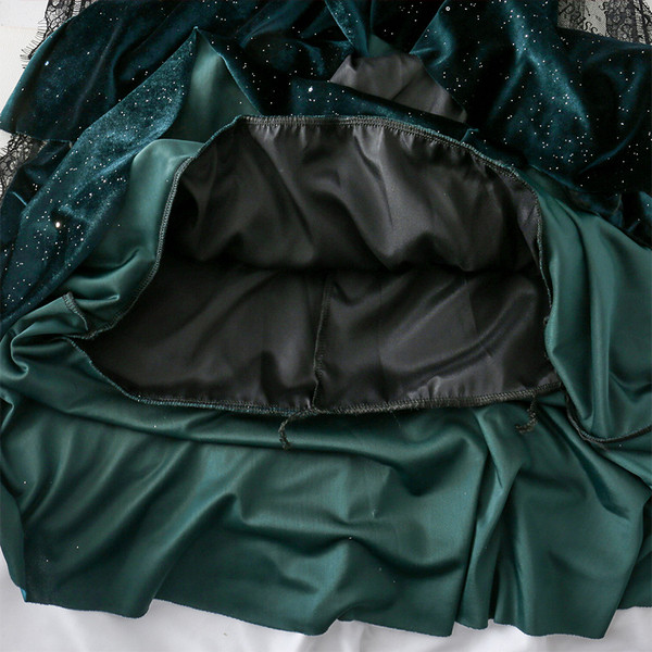 Rochie moderna de dama cu maneca lunga in negru si verde cu efect stralucitor