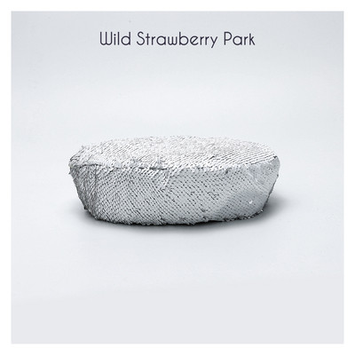 Μοντέρνο γυναικείο μπερές με πούλιες σε μαύρο, χρυσό, ασήμι και λευκό χρώμα