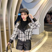 Κοντό καρό μπουφάν από συνθετικό δέρμα