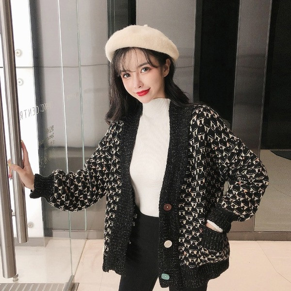 Alkalmi mellény mély nyakkivágással és gombokkal