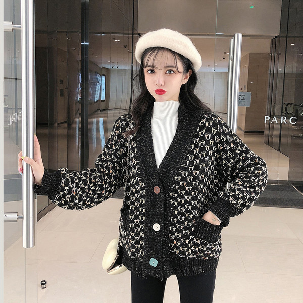 Alkalmi mellény mély nyakkivágással és gombokkal