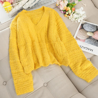 Γυναικείο μοντέρνο πουλόβερ με λαιμόκοψη σε διάφορα χρώματα