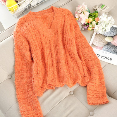 Γυναικείο μοντέρνο πουλόβερ με λαιμόκοψη σε διάφορα χρώματα