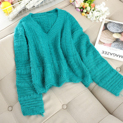 Γυναικείο μοντέρνο πουλόβερ με λαιμόκοψη σε διάφορα χρώματα