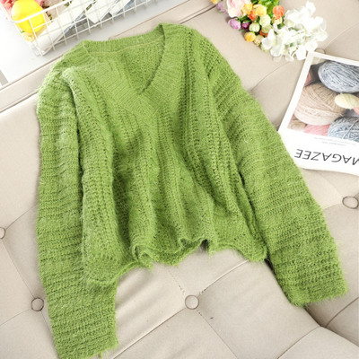 Γυναικείο μοντέρνο πουλόβερ με λαιμόκοψη σε διάφορα χρώματα