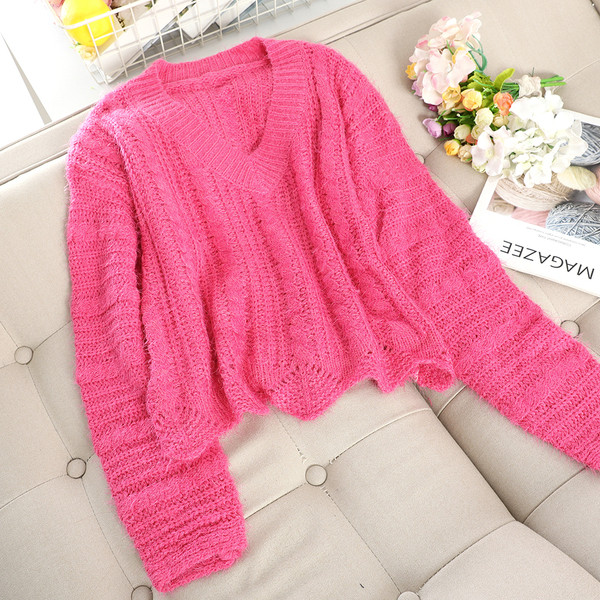 Γυναικείο μοντέρνο πουλόβερ με λαιμόκοψη σε διάφορα χρώματα