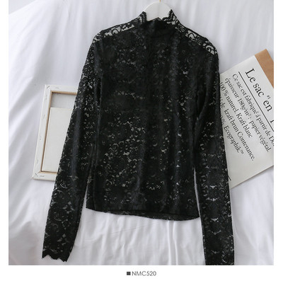 Μοντέρνα γυναικεία μπλούζα από δαντέλα με ψηλό γιακά και μακριά μανίκια