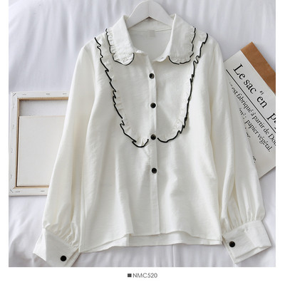 Modern női ing gombokkal és klasszikus gallérral fehér, zöld és rózsaszín színekben