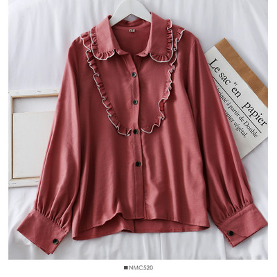 Modern női ing gombokkal és klasszikus gallérral fehér, zöld és rózsaszín színekben