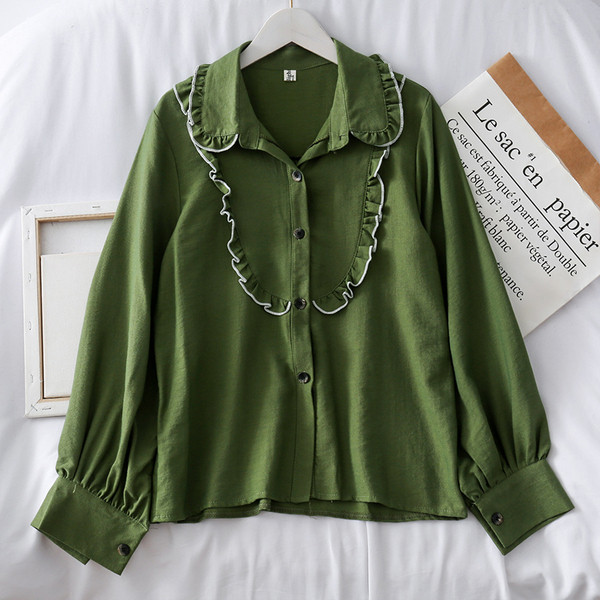 Modern női ing gombokkal és klasszikus gallérral fehér, zöld és rózsaszín színekben