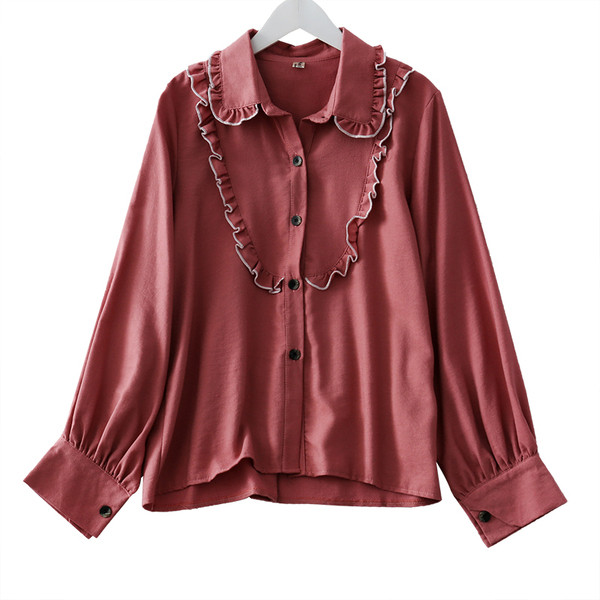 Modern női ing gombokkal és klasszikus gallérral fehér, zöld és rózsaszín színekben