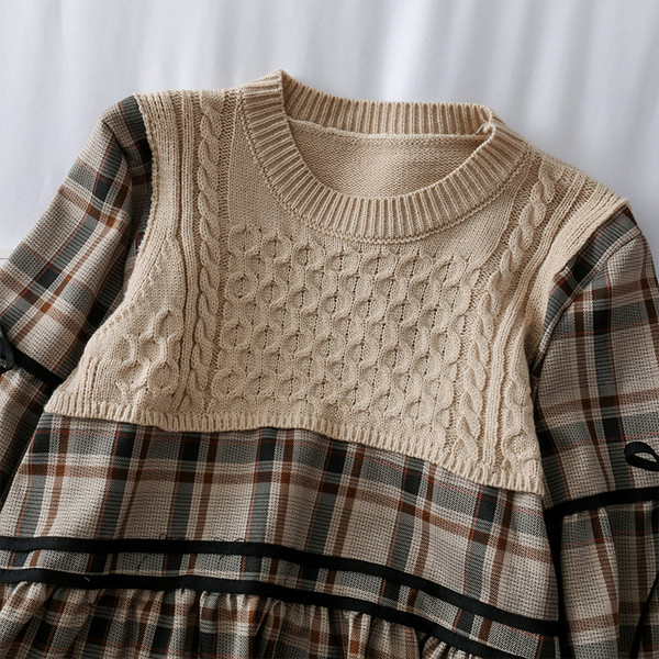 Μοντέρνα γυναικεία μπλούζα με ωοειδές ντεκολτέ σε τρία χρώματα