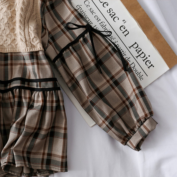 Μοντέρνα γυναικεία μπλούζα με ωοειδές ντεκολτέ σε τρία χρώματα