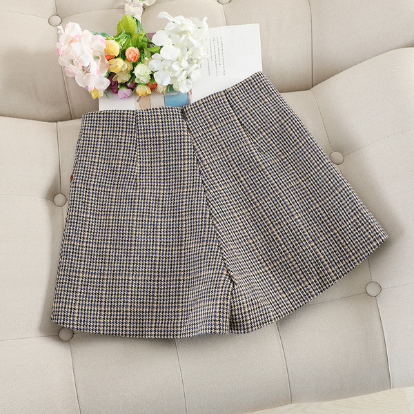 Γυναικείο χειμωνιάτικο  κοντό παντελόνι με κουμπιά