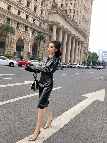 Rochie modernă din imitație din piele, de culoare neagră