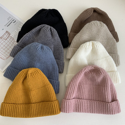 Χειμερινό γυναικείο καπέλο σε μαύρο, γκρι, μπλε, κίτρινο, καφέ, μπεζ, λευκό και ροζ χρώμα
