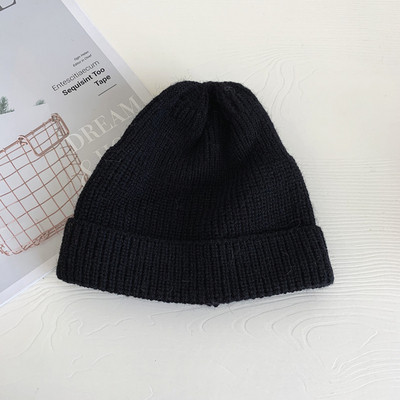 Χειμερινό γυναικείο καπέλο σε μαύρο, γκρι, μπλε, κίτρινο, καφέ, μπεζ, λευκό και ροζ χρώμα