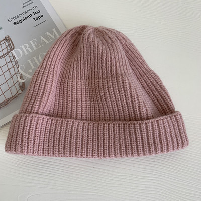 Χειμερινό γυναικείο καπέλο σε μαύρο, γκρι, μπλε, κίτρινο, καφέ, μπεζ, λευκό και ροζ χρώμα