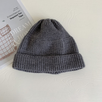 Χειμερινό γυναικείο καπέλο σε μαύρο, γκρι, μπλε, κίτρινο, καφέ, μπεζ, λευκό και ροζ χρώμα