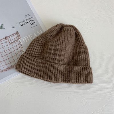 Χειμερινό γυναικείο καπέλο σε μαύρο, γκρι, μπλε, κίτρινο, καφέ, μπεζ, λευκό και ροζ χρώμα