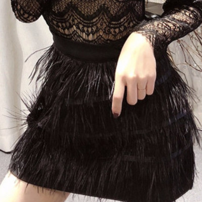 Μοντέρνα γυναικεία φούστα με κρόσσες και ελαστική μέση σε μαύρο χρώμα