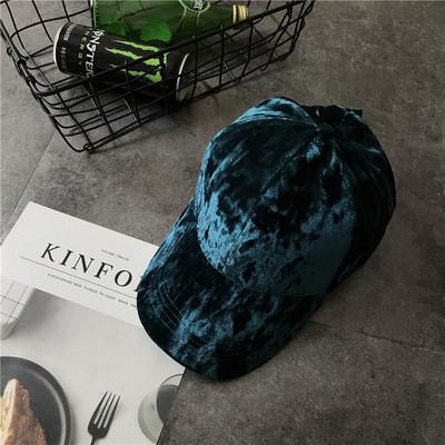 Μοντέρνο γυναικείο βελούδο καπέλο σε διάφορα χρώματα