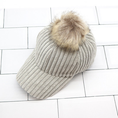 Μοντέρνο γυναικείο καπέλο με γείσο