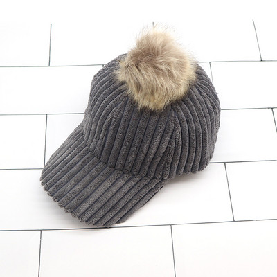 Μοντέρνο γυναικείο καπέλο με γείσο