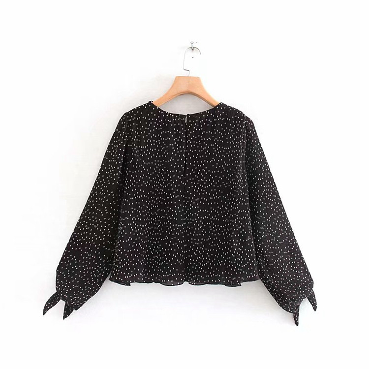 Μακρύ γυναικεία μπλούζα σιφόν σε σκούρο χρώμα και μανίκια με κορδόνια