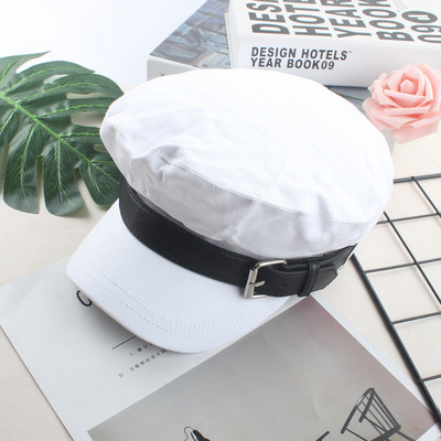 Μοντέρνα γυναικείατραγιάσκα με πόρπη σε λευκό, μαύρο, μπεζ και κρέμα χρώμα