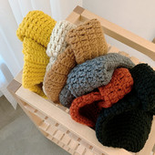 Πλεκτό γυναικεία σκουφιά σε μαύρο, γκρι, κίτρινο, πορτοκαλί, καφέ και μπεζ χρώμα