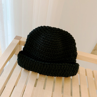 Πλεκτό γυναικεία σκουφιά σε μαύρο, γκρι, κίτρινο, πορτοκαλί, καφέ και μπεζ χρώμα