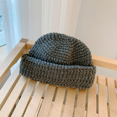 Πλεκτό γυναικεία σκουφιά σε μαύρο, γκρι, κίτρινο, πορτοκαλί, καφέ και μπεζ χρώμα