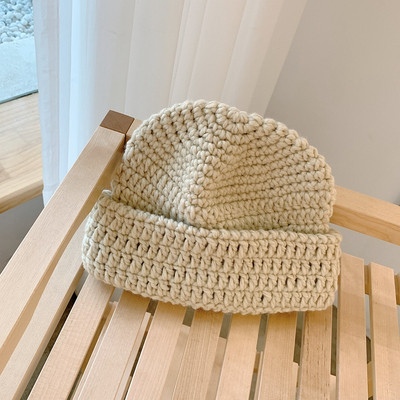 Πλεκτό γυναικεία σκουφιά σε μαύρο, γκρι, κίτρινο, πορτοκαλί, καφέ και μπεζ χρώμα