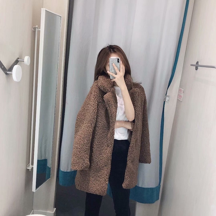 Hosszú, modern pehelykabát barna színben