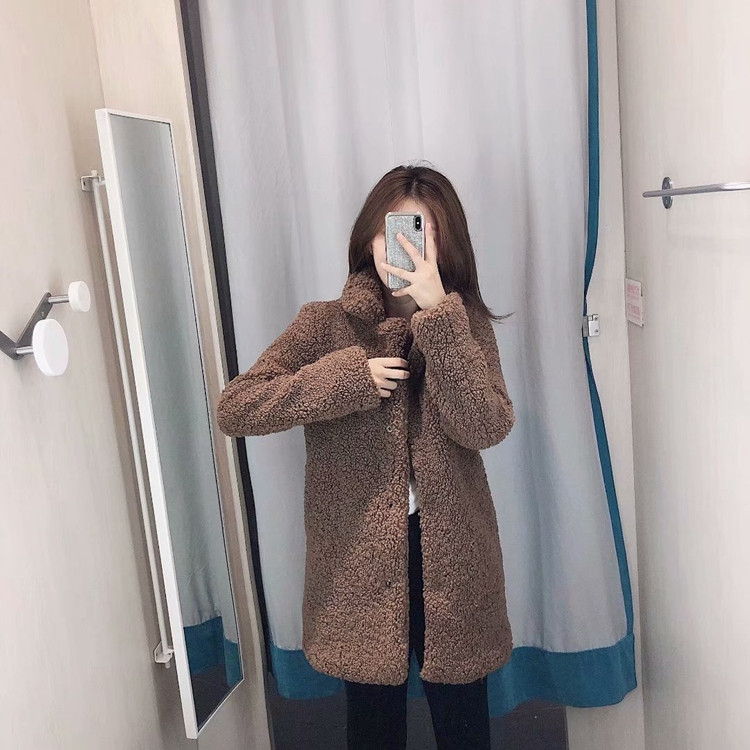 Hosszú, modern pehelykabát barna színben