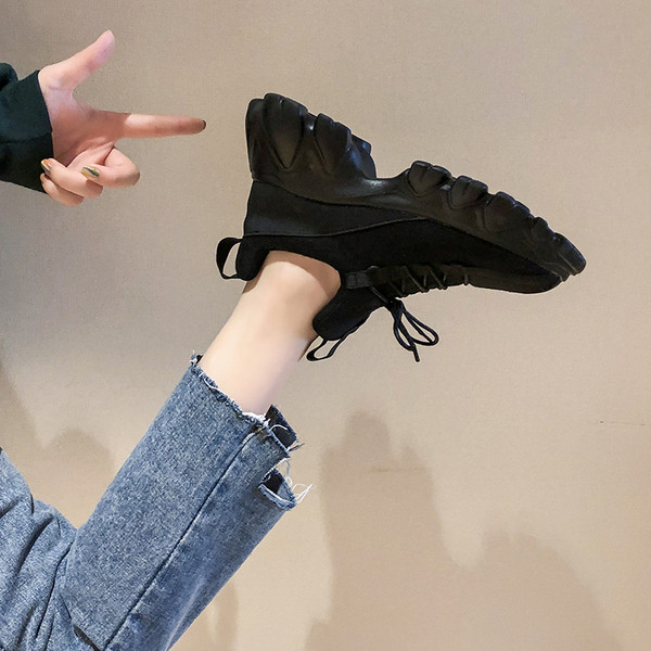 Γυναικεία πάνινα παπούτσια νέο μοντέλο με μαύρη σόλα σε μαύρο χρώμα