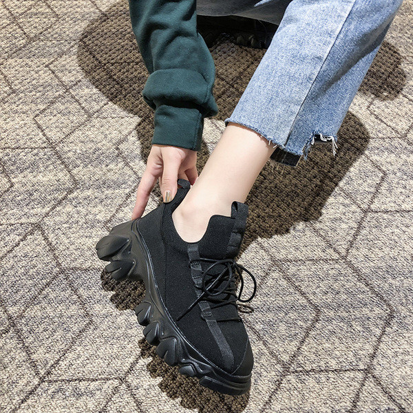 Γυναικεία πάνινα παπούτσια νέο μοντέλο με μαύρη σόλα σε μαύρο χρώμα