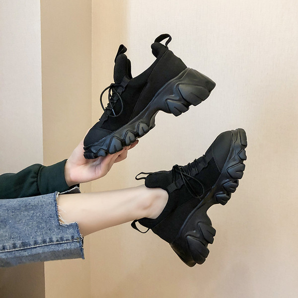 Γυναικεία πάνινα παπούτσια νέο μοντέλο με μαύρη σόλα σε μαύρο χρώμα