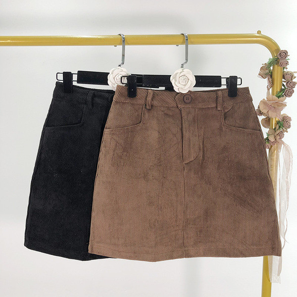 Κοντή γυναικεία φούστα σε μαύρο και καφέ χρώμα