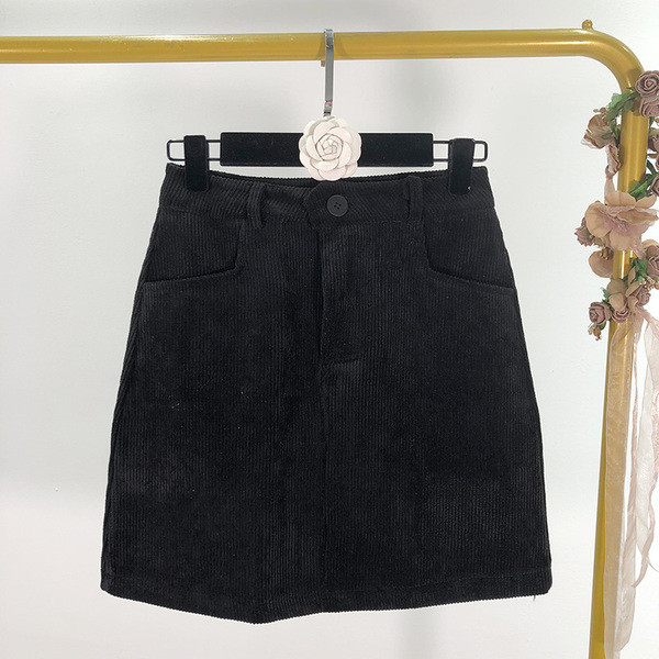 Κοντή γυναικεία φούστα σε μαύρο και καφέ χρώμα