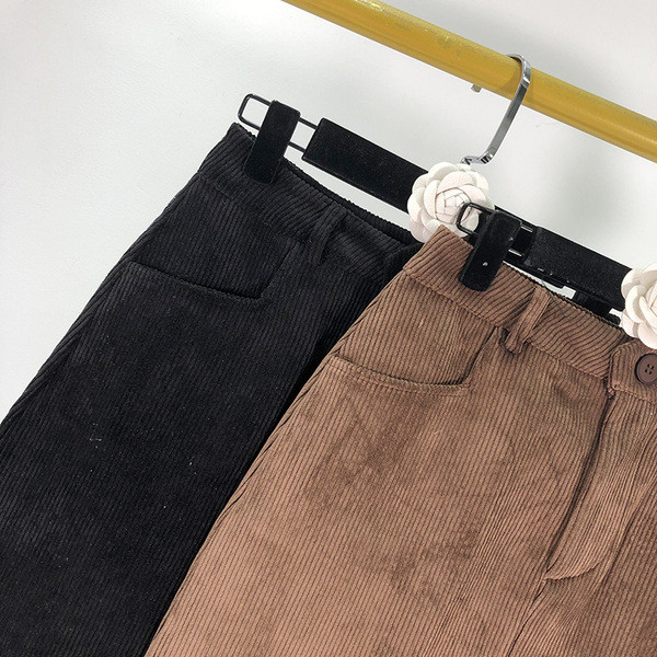 Κοντή γυναικεία φούστα σε μαύρο και καφέ χρώμα