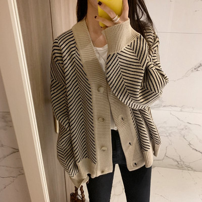 Καθημερινή γυναικεία ριγέ ζακέτα με κουμπιά σε μπεζ χρώμα