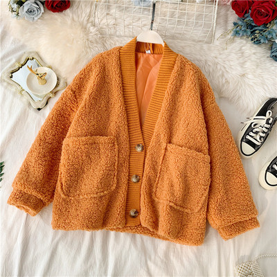 Napi női kabát gombokkal és spitz nyakkivágással több színben