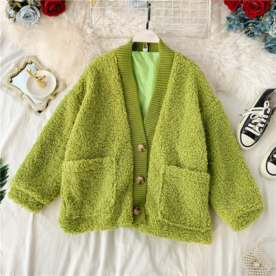 Napi női kabát gombokkal és spitz nyakkivágással több színben