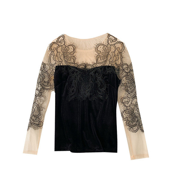 Κομψή βελούδινη μπλούζα με διαφανή μανίκια σε μαύρο χρώμα