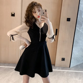 Rochie de dama modern, model nou, cu maneci din tul si decolteu spitz in negru