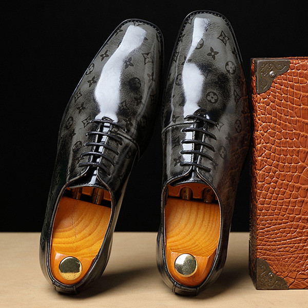 Μοντέρνα ανδρικά υποδήματα με δεσμούς σε τέσσερα χρώματα